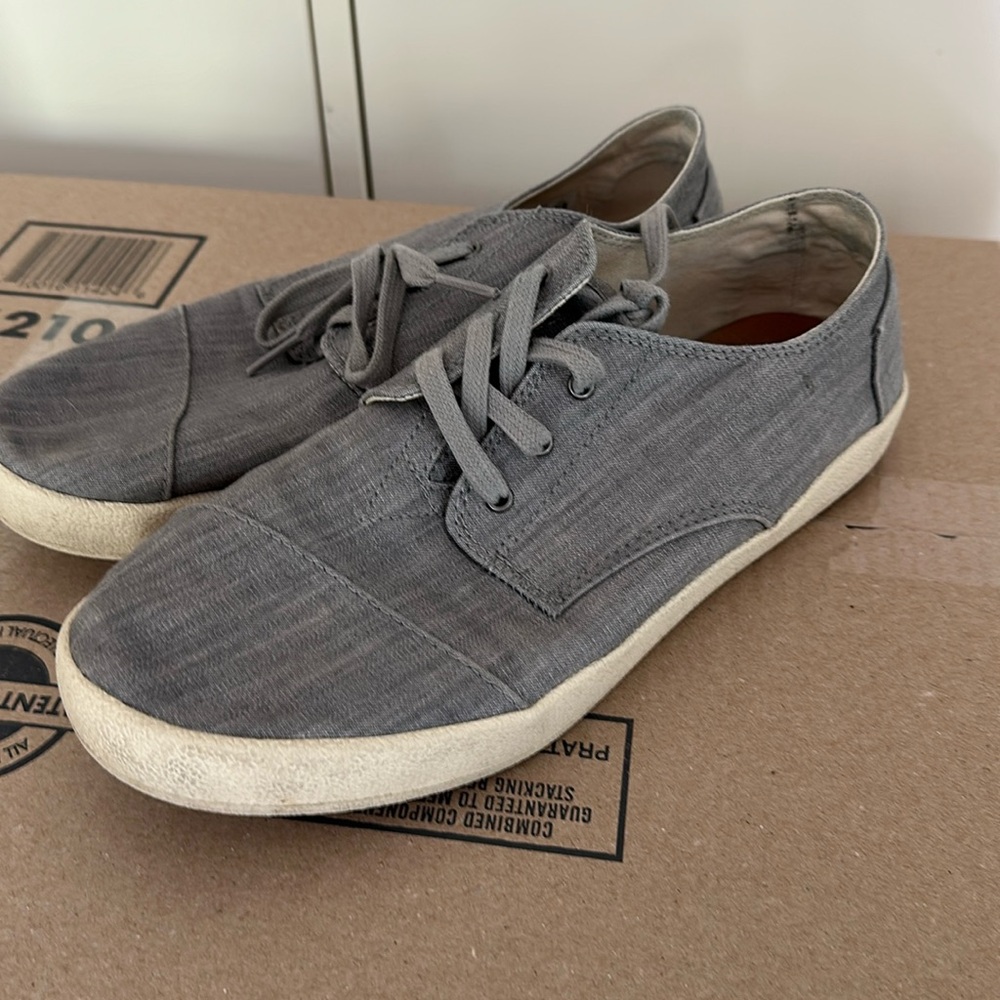 Toms